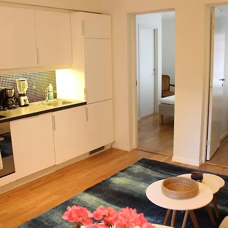 Apartment Central, Practical, Free Parking. Ls202